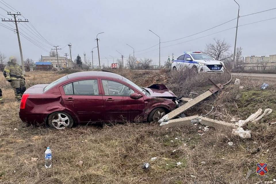 "Вортекс" влетел в световую опору в Волгограде