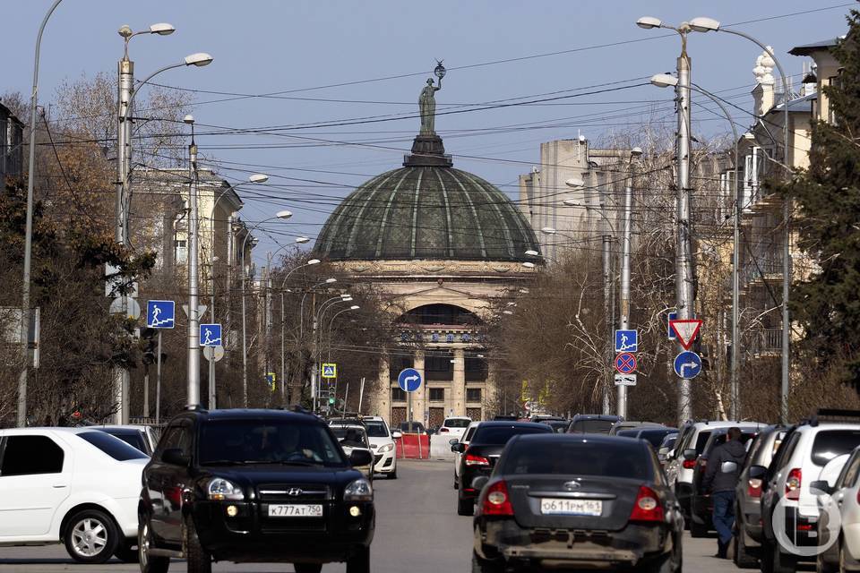 Население Волгоградской области составляет  2 млн 435 тыс. 355 человек