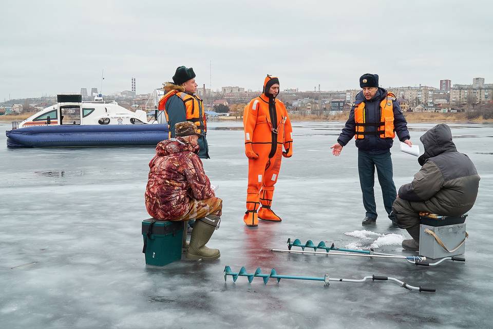 250 волгоградских рыбаков получили предостережения на водоемах