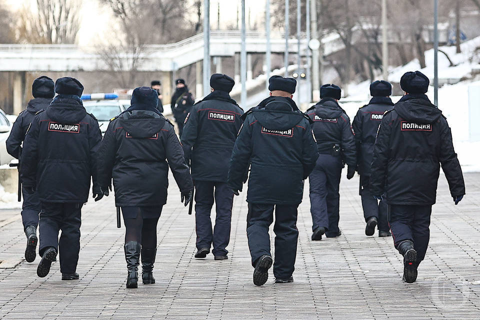 В Волжском разборками пенсионера и мужа председателя правления дома занимается полиция