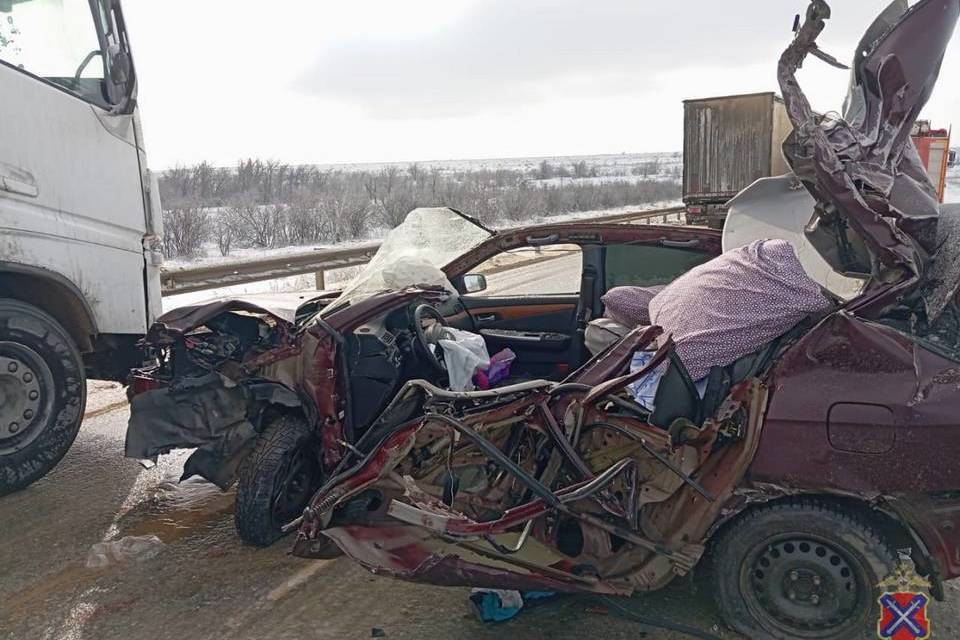 Два человека погибли в массовой аварии под Волгоградом