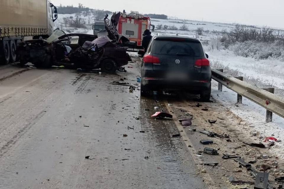 Два человека погибли в страшном ДТП около Камышина