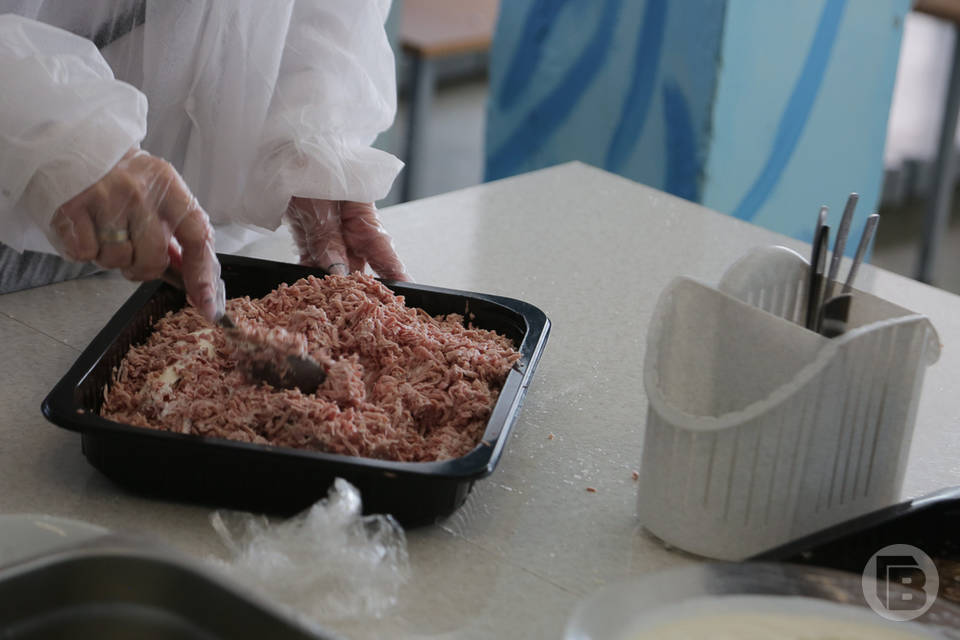 На одном из волгоградских предприятий из свинины получилась курица