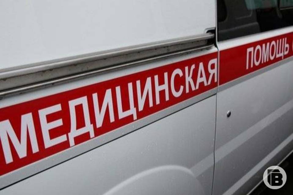 В Волгограде женщина на иномарке въехала в столб 8 марта