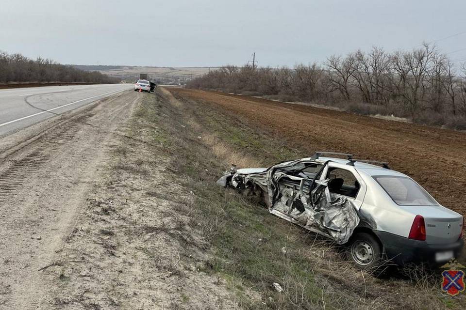 «Рено Логан» и «Ман» с полуприцепом столкнулись под Волгоградом