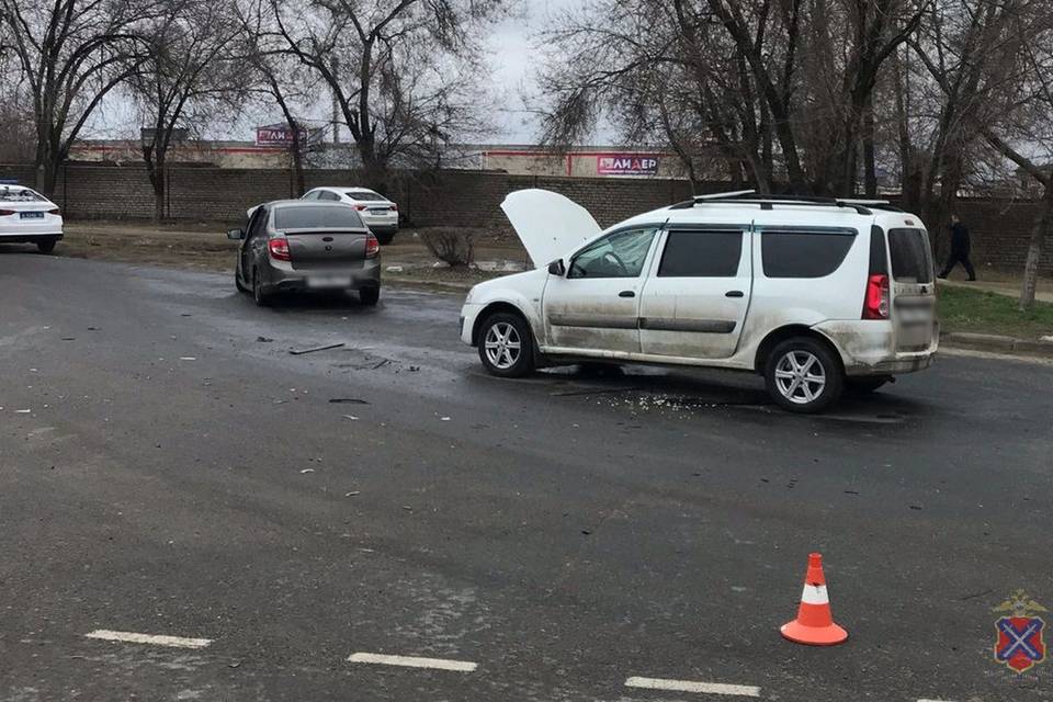 Две «Лады» столкнулись в Советском районе Волгограда