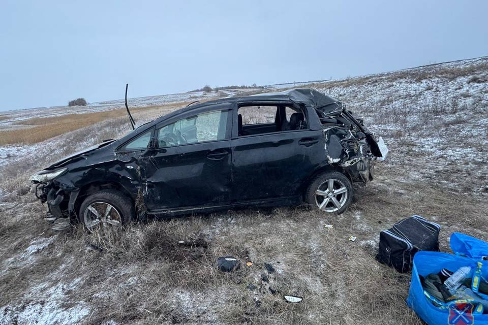 3 человека пострадали в ДТП с перевернутым авто под Волгоградом