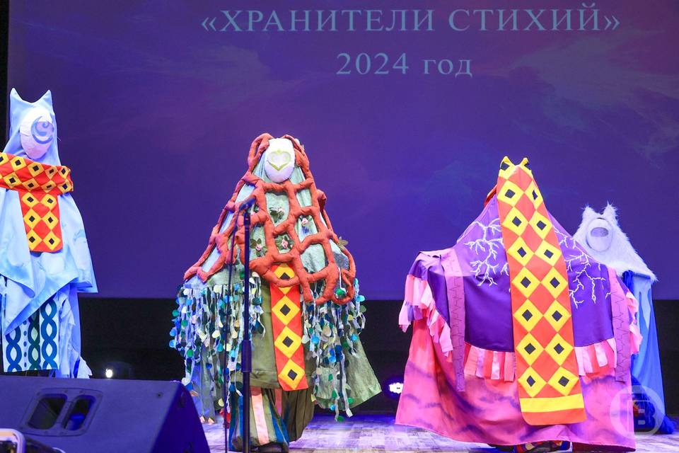 В Волгограде на сцене ДЮЦа показали авторскую моду