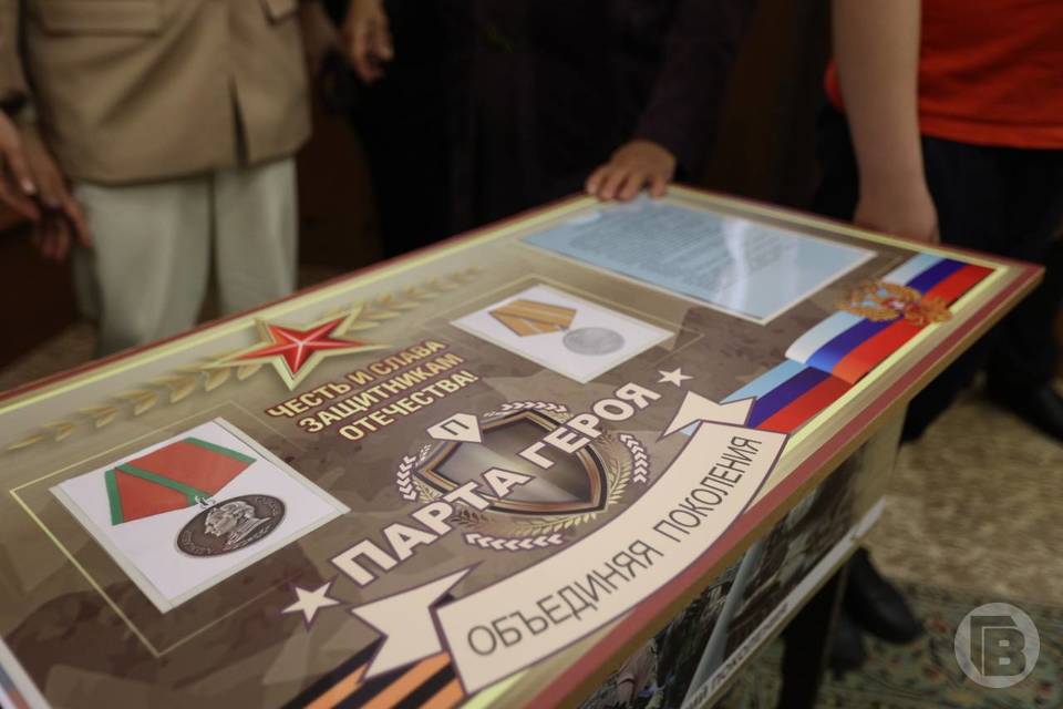 В двух школах Волгограда появились «Парты Героя»