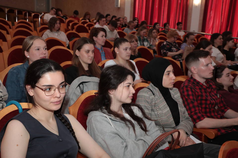 400 будущих волгоградских врачей поучаствовали в ярмарке вакансий