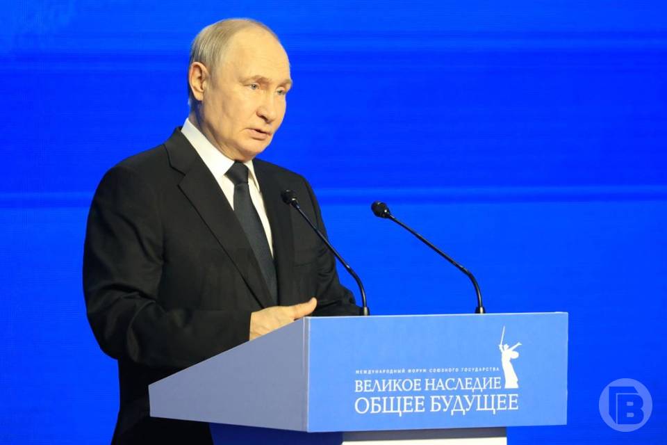 Бочаров подарил Путину книгу о Сталинграде и чудотворную икону