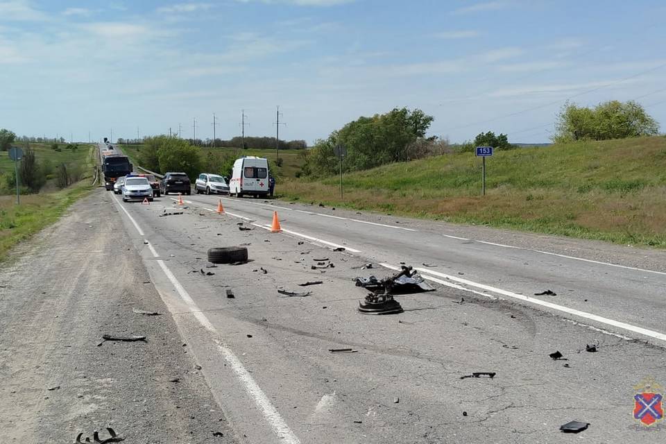 Лобовое столкновение на трассе под Волгоградом: ребенок и двое взрослых в больнице
