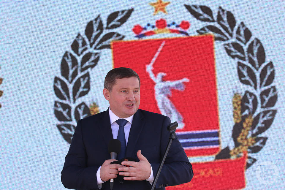 Губернатор Андрей Бочаров поздравил волгоградцев с Первомаем