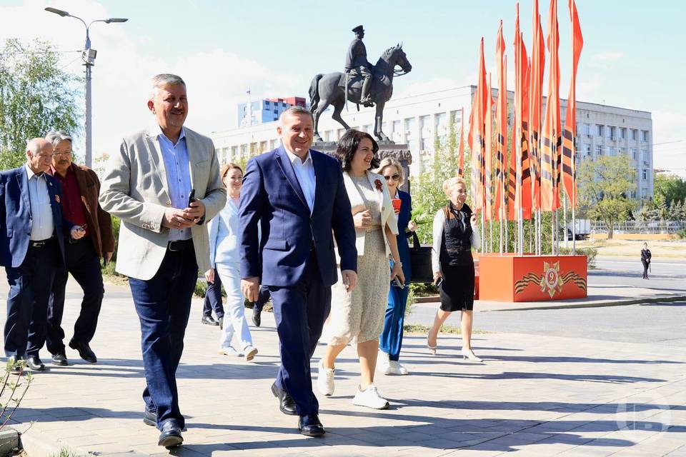Губернатор Бочаров и глава Волгограда Марченко оценили обновленную набережную города