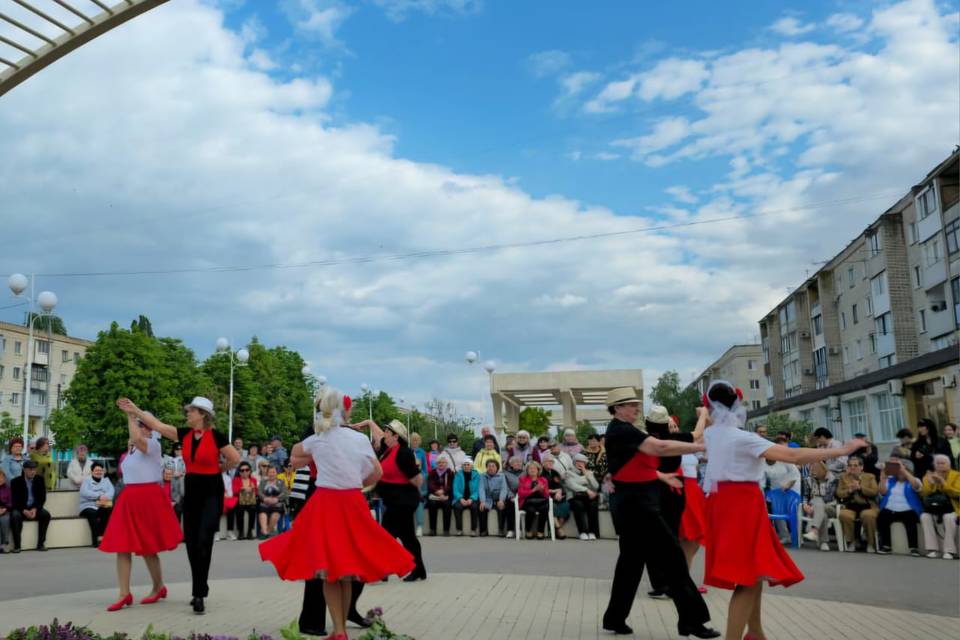 Благоустроенные по нацпроекту площадки объединили волгоградцев на праздниках