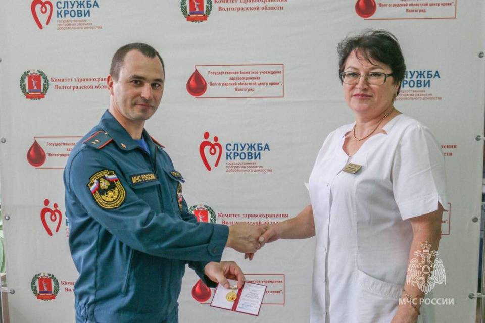 По нескольку раз в год сдает кровь волгоградский пожарный