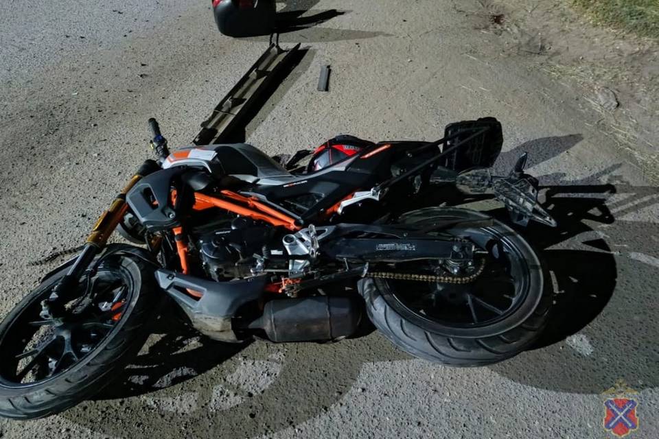 В Краснооктябрьском районе Волгограда автомобиль столкнулся с мопедом