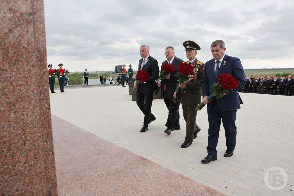 Под Волгоградом открыли мемориал защитникам Сталинграда и воинам-казахстанцам