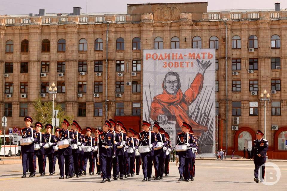 Губернатор Бочаров передал поздравления Путина ветеранам Сталинграда на Параде 9 Мая