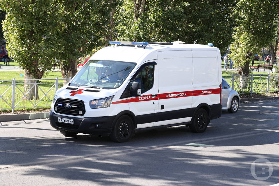 В Дзержинском районе волгоградца вытащили из горящего гаража
