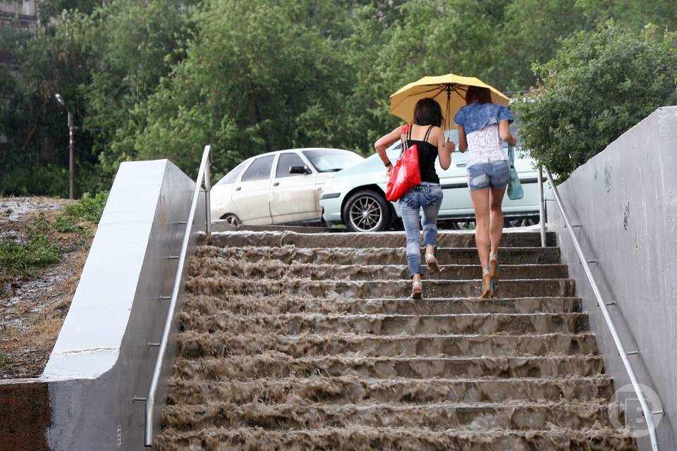 Два дня дожди будут заливать Волгоградскую область