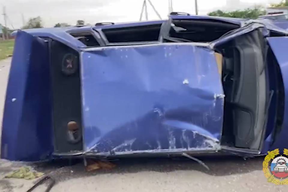 Волгоградец погиб в опрокинутой машине