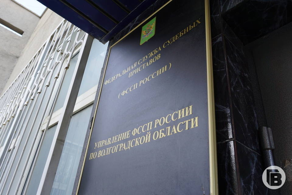 В Волгограде задержали мужчину за взятку судебному приставу
