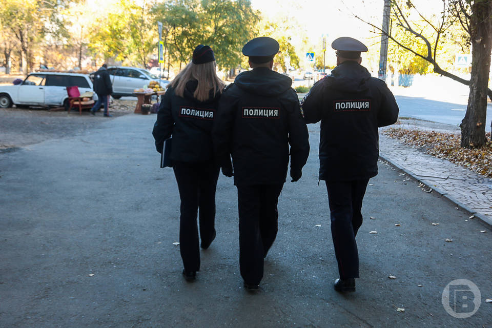 Полиция нагрянула в две школы в Волгограде