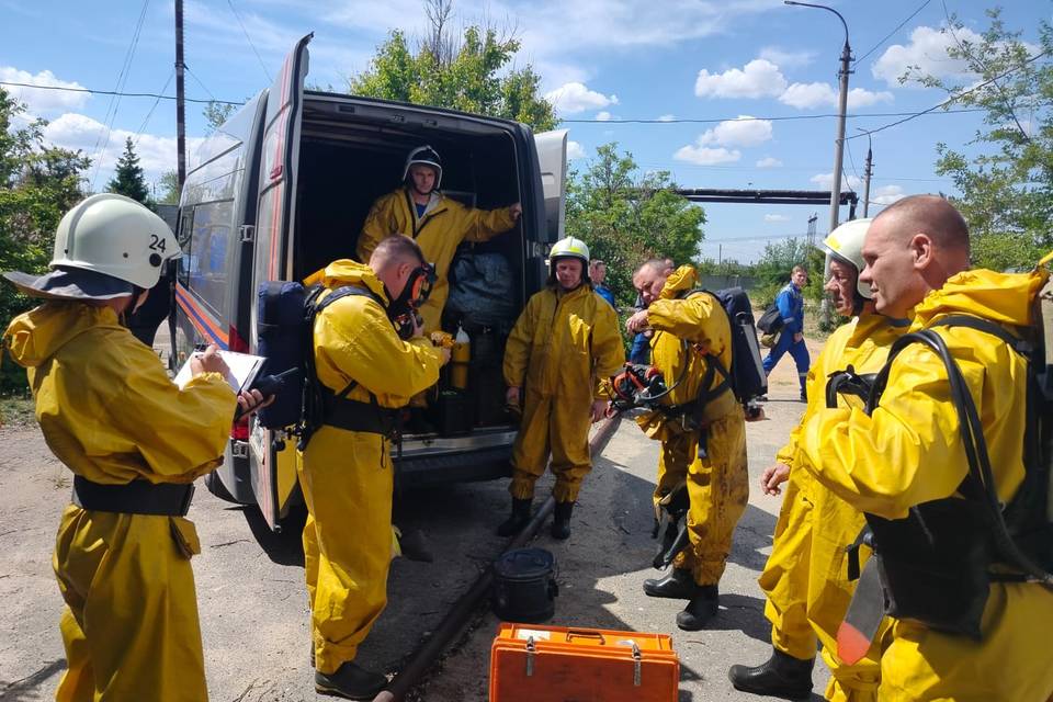 В Волгограде спасатели «боролись» с выбросом опасных веществ после атаки БПЛА
