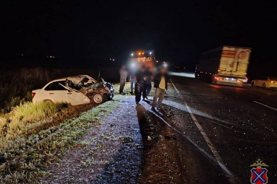 Под Волгоградом в ДТП с КамАЗом погиб водитель Lada