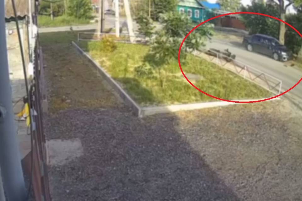 В Волгограде двоих детей на мопеде снесла Toyota