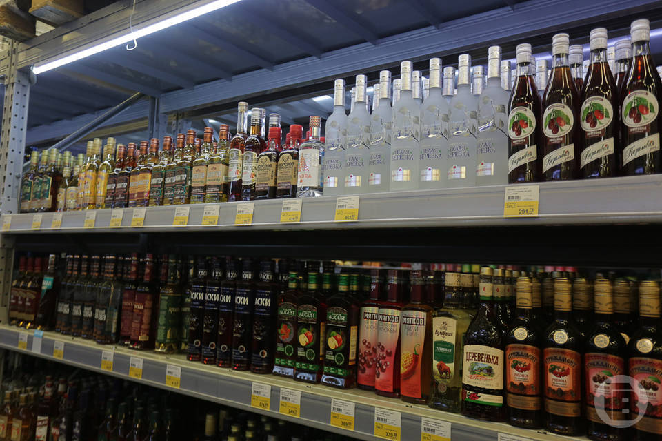 В Волгоградской области планируют запретить продажу алкоголя в МКД со двора