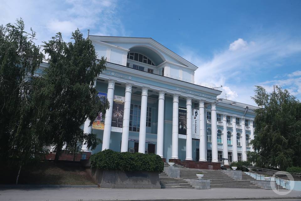 В театре Волгограда будущим мамам спели колыбельные песни