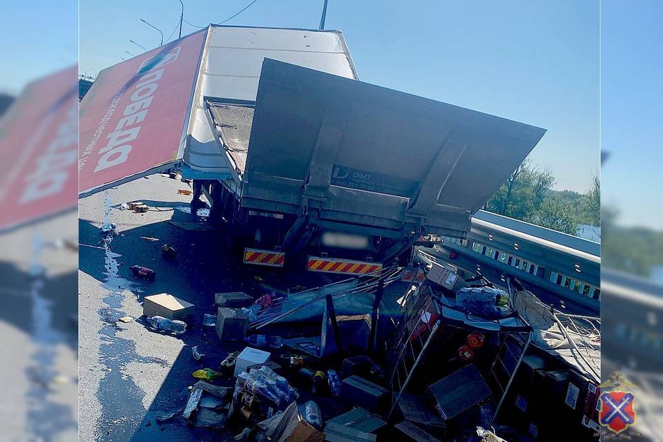 КамАЗ врезался в КДМ под Волгоградом