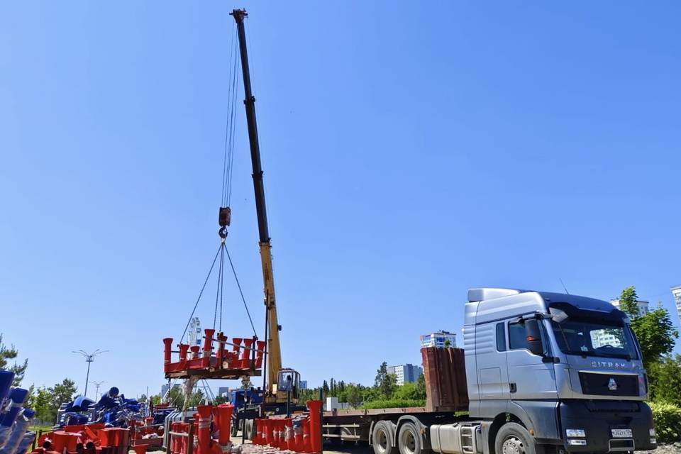 В ЦПКиО Волгограда стартовал монтаж экстремальных «Русских горок»