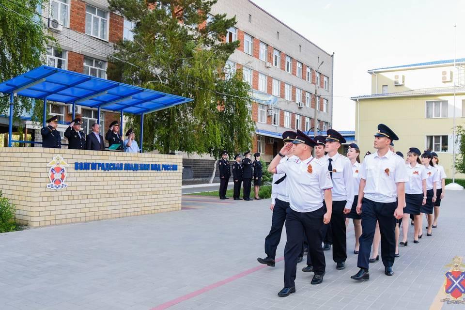 85 молодых полицейских начнут службу в Волгограде после выпуска в Академии МВД