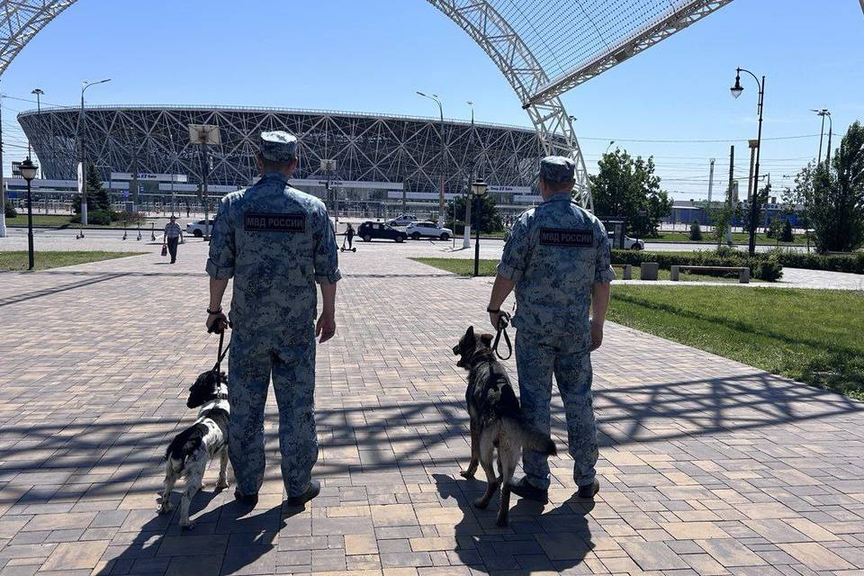 Полицейские обеспечили безопасность на матче волгоградского «Ротора»