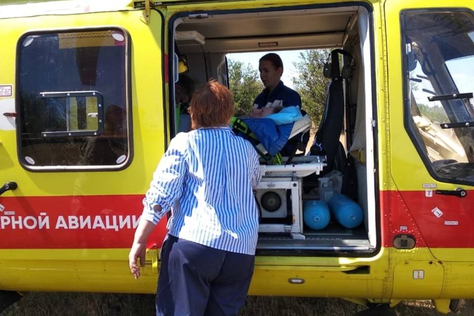 В Волгограде за дачницей спасатели прилетели на вертолете