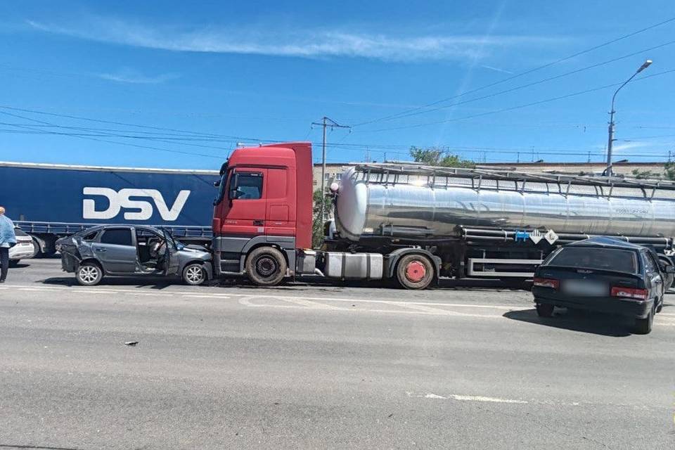 Тройное ДТП произошло в Кировском районе Волгограда