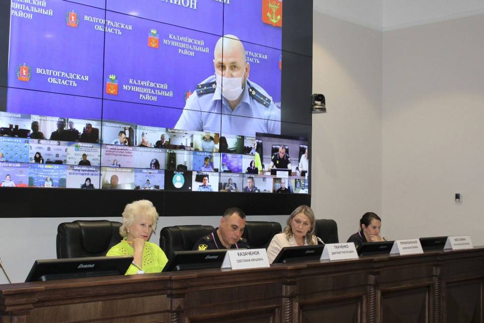 В Волгоградской области прошел прием граждан по защите прав детей