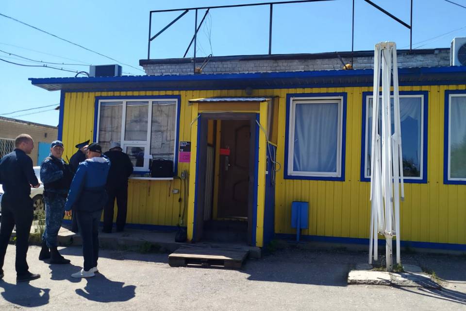 Волгоградские приставы приостановили работу трех заведений общепита