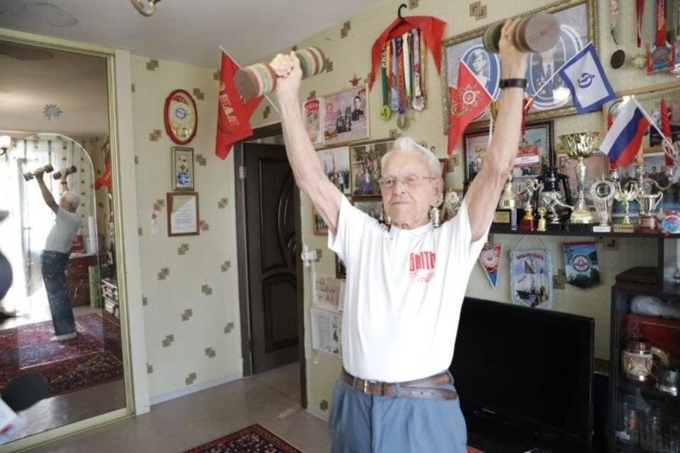 Волгоградскому ветерану Александру Васильевичу Медкову исполнилось 99 лет