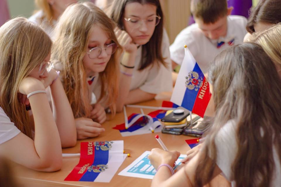 Более 5 тысяч волгоградцев отметят День России яркими окнами