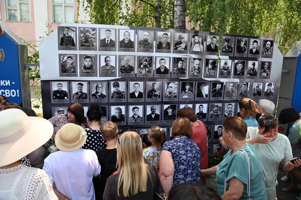 В Урюпинске открыли «Стену памяти» погибшим героям СВО
