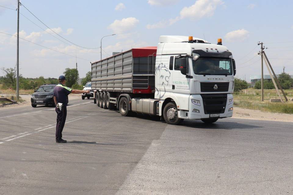 В Волгоградской области ограничили проезд большегрузов в летний период