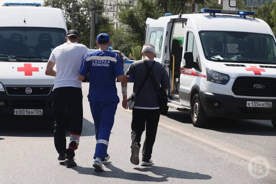 Под Волгоградом перевернулась фура с прицепом