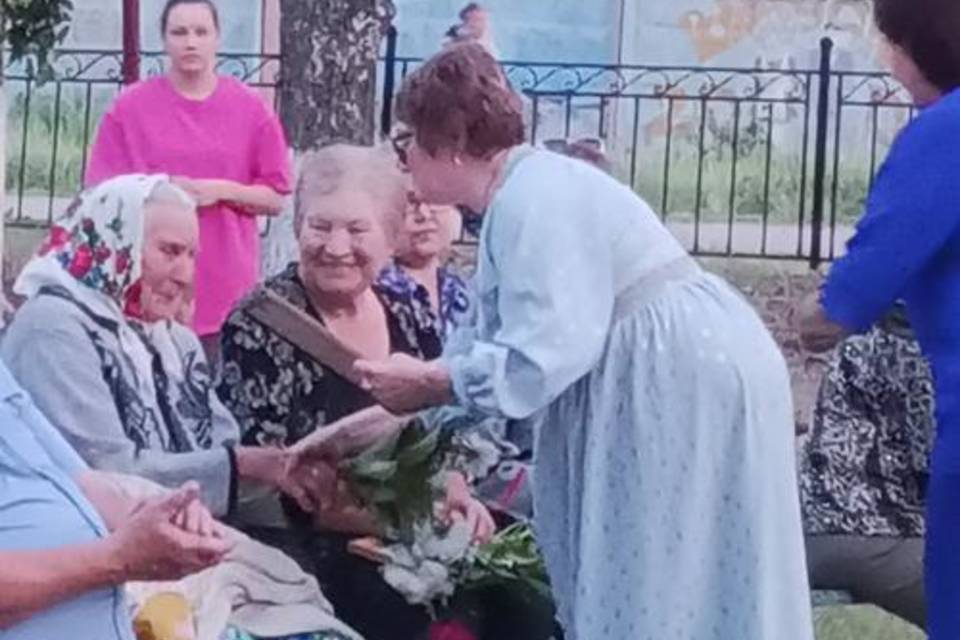 В Волгоградской области наградили 30 человек, помогающих российским бойцам