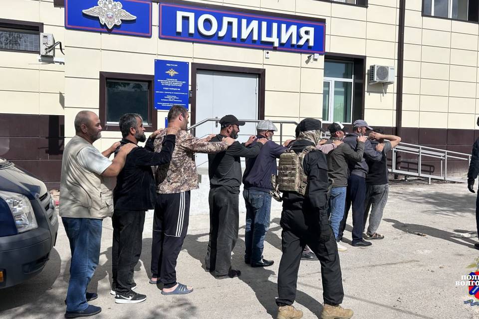 В Советском районе Волгограда силовики прошлись рейдами по мигрантам