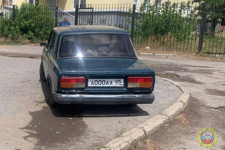 По Волгограду молодой водитель ездил на автомобиле с купленными в Интернете номерами