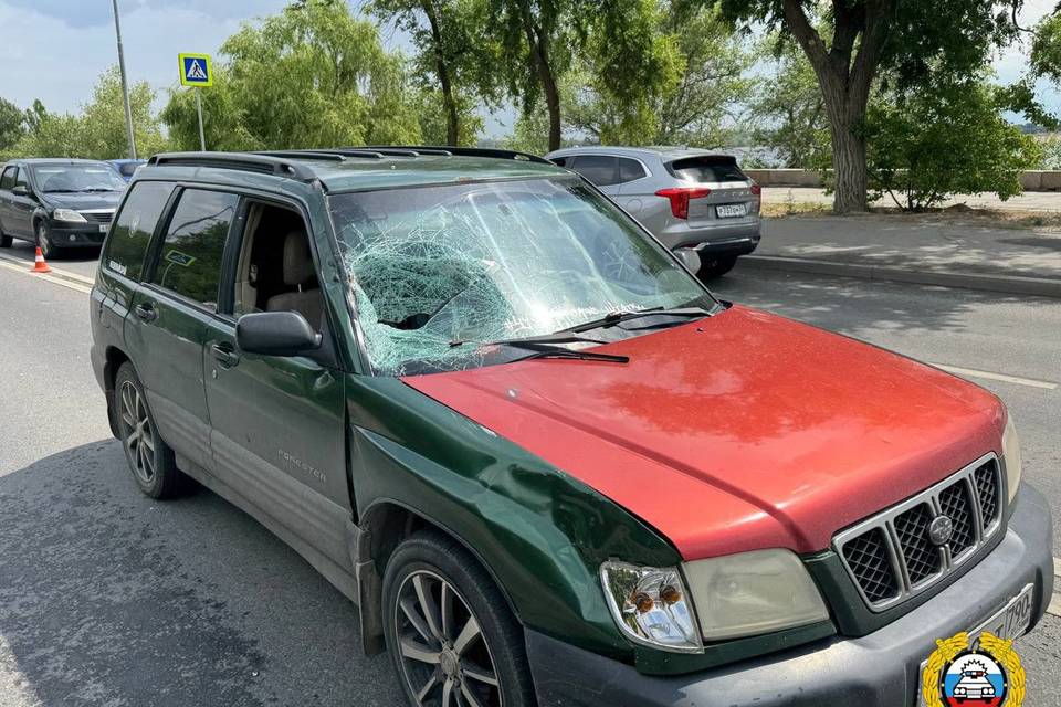 В центре Волгограда водитель «Субару» сбил мужчину на переходе